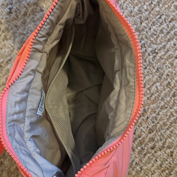 Athleta Coral Shoulder Bag - Picture 3 of 3